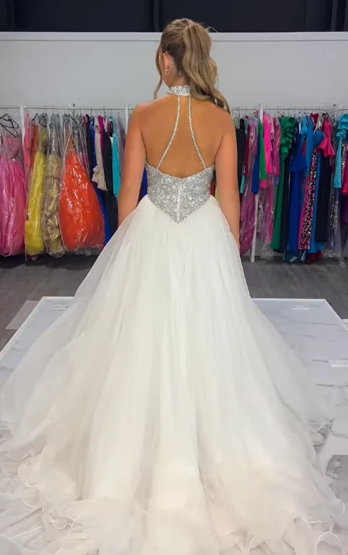 Vestidos de novia de lujo con cuello alto sin espalda línea A sin mangas con cuentas Foto 4 de 4