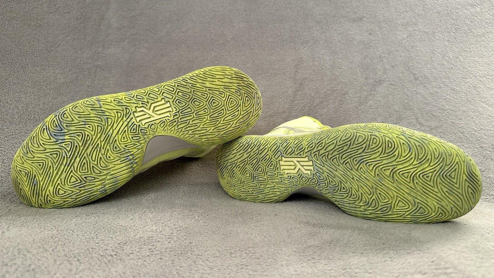 NIKE KYRIE Retro FLYTRAP 4 BARELY VOLT Basketball… - image 19