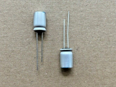 20 Stück Elko - Radial - 100uF - 20V - 20% - 8x11,5 - RM3,5 - 105° - NCC
