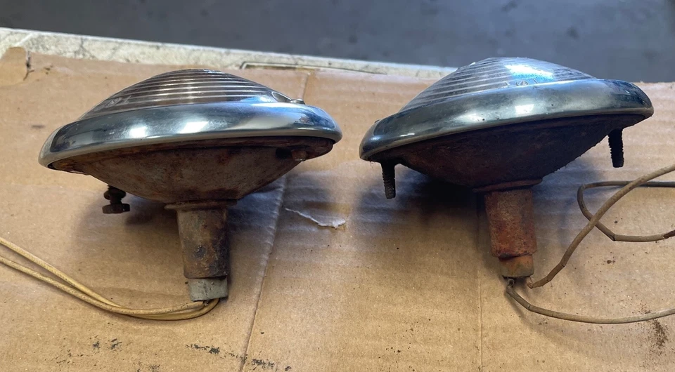 Chevrolet Chevy 1953 luz de estacionamiento conjunto de lámpara carcasa guía usada Foto 2 de 4