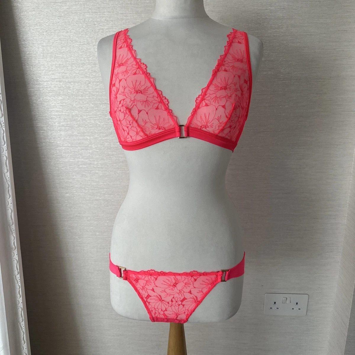 BNWT INTIMISSIMI Pink Set Bra 34b Pants S