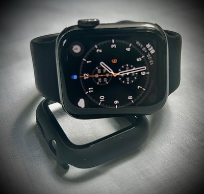 Apple Watch Series SE 40mm Titan Schwarz GPS Herzfrequenzmonitor Wasserfest