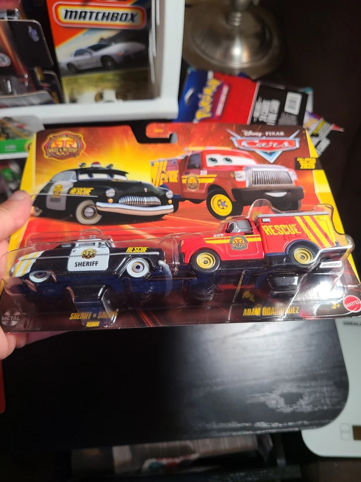 Paquete de 2 coches de carrera y rescate 2025 del sheriff y Adam Roadriguez Foto 2 de 4