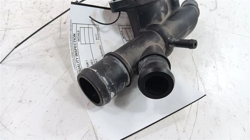 Tubo cruzado línea refrigerante Volkswagen Golf 2010 2011 2012 2013 2014 Foto 4 de 4