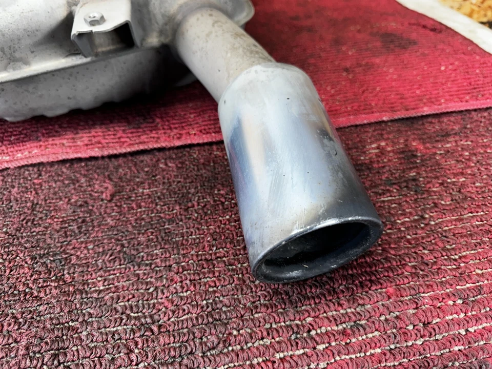 BMW E93 E90 E92 335I REAR SECTION EXHAUST MUFFLER BARREL CHROME TIPS OEM 95K - Image 2 of 4