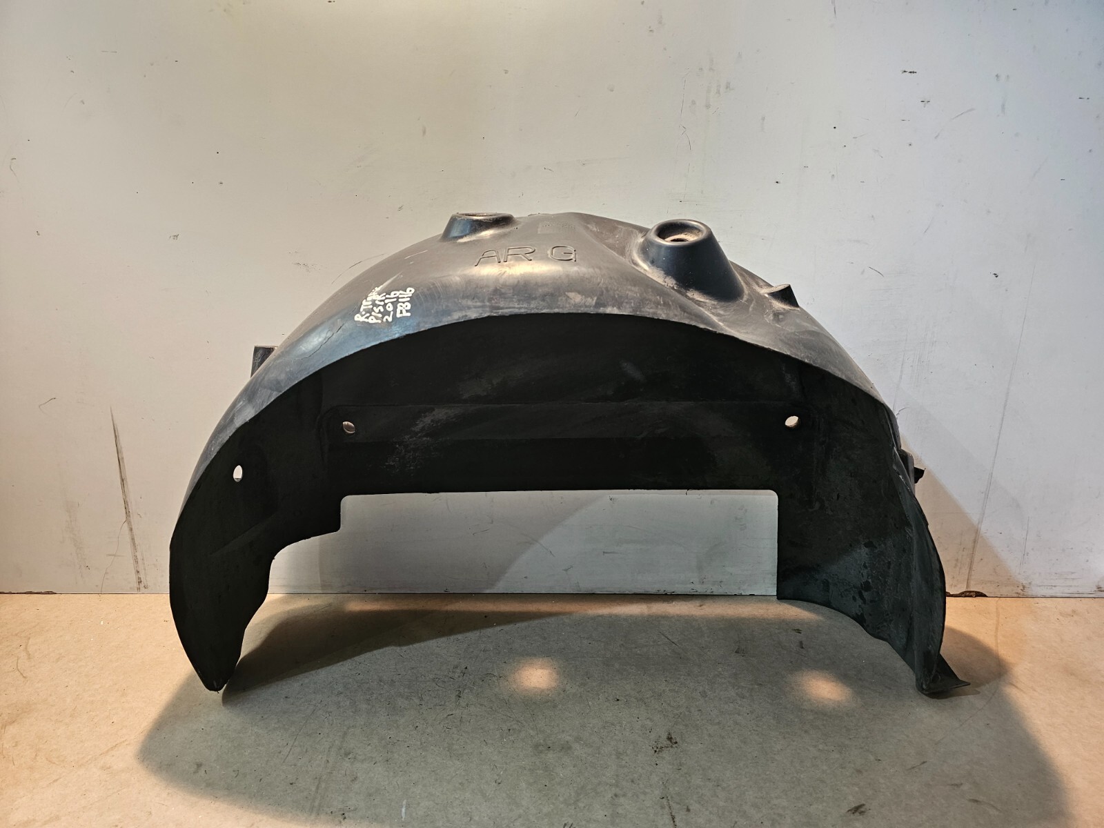 767499731R Rear Wheel Arch LH Renault TRAFIC Combi 851733 for sale 