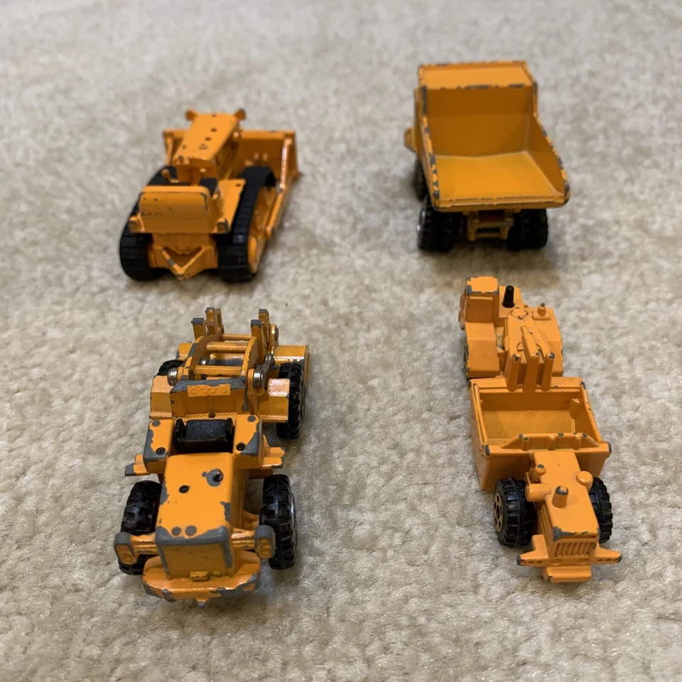 Construcción Diecast Vehículos de Juguete Lote de 4 Excavadoras Camión de Volteo Rascador Tomica CAT Foto 3 de 4