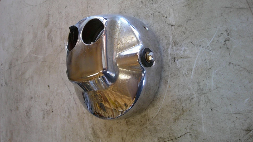 1985 - 1986 铃木 Madura 700 GV700 车头灯桶 — 第 2/4 张图片