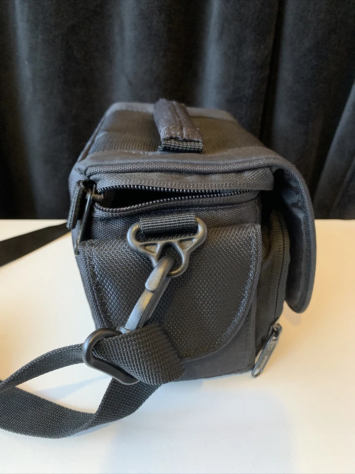 Lowepro Camera Bag 110 Edition Compatible w Canon Nikon Sony & Small Zoom Lenses - Image 2 of 4