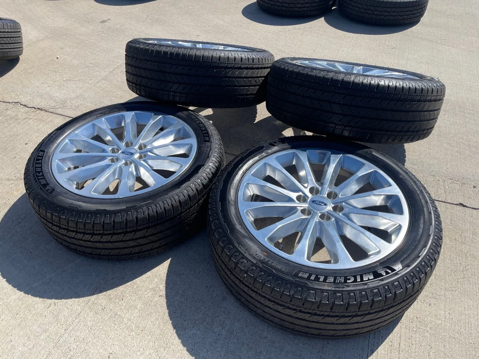 Llantas 22" Ford F-150 Limited Plus OEM 10174 Expedition neumáticos Foto 3 de 4