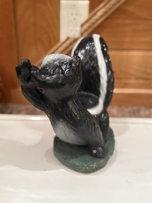 Vintage ORG Painted Saluting Skunk Animal Concrete Garden Statue Pepe Le Pew?