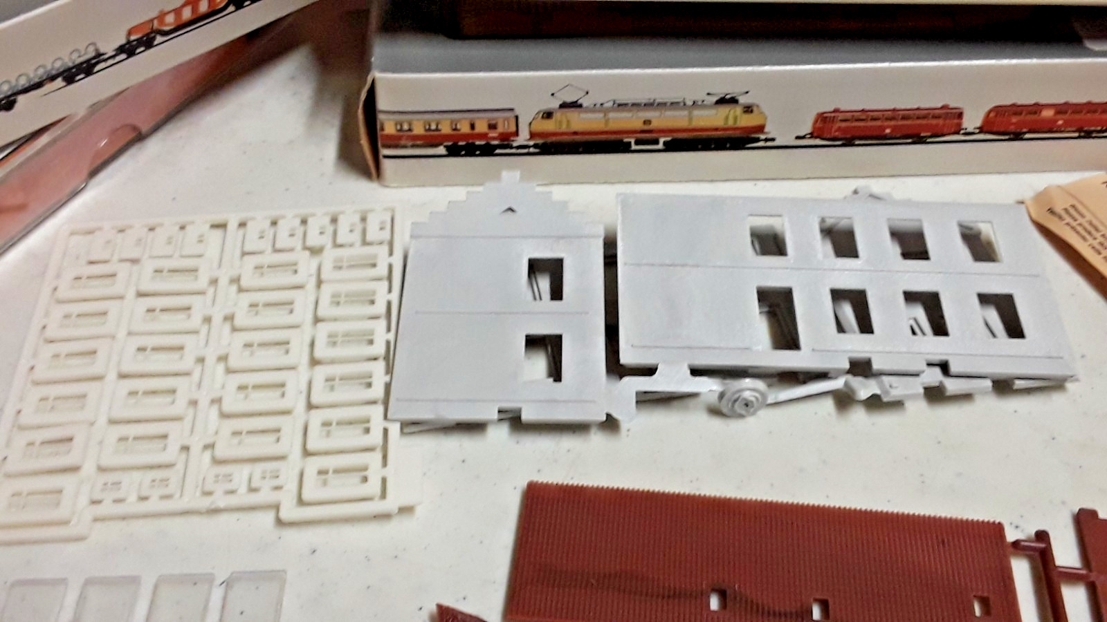 Arnold Rapido N 1:160 Scale 2 Story House Construction Kit - Open Box (AA-122