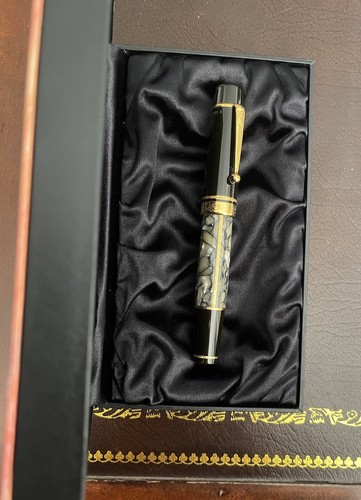 Montblanc Writer’s Edition Alexandre Dumas 18K Fountain Pen Barely Used W/Box