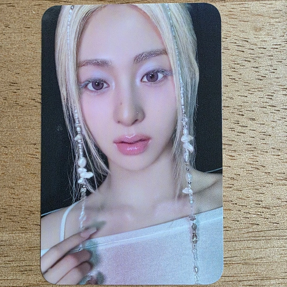 Yunjin - Hot POB photocard photocard