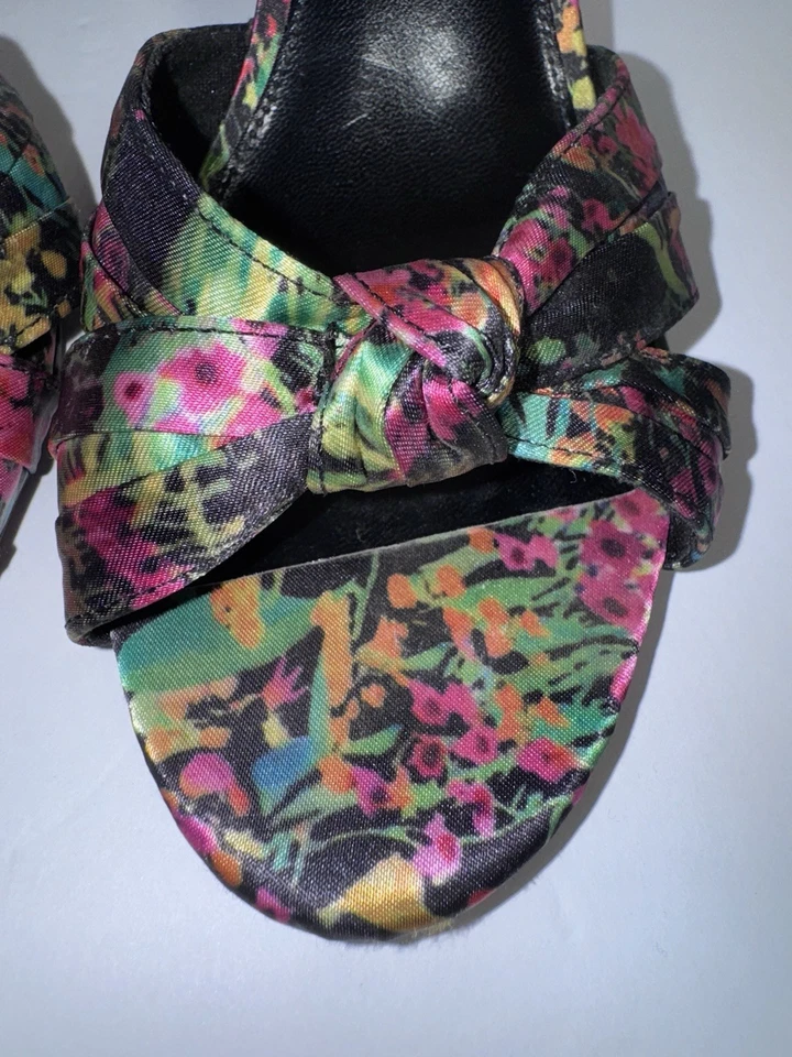 Sandalias Fioni multicolores florales satinadas con lazo sin cordones talla 8,5 para mujer” Foto 2 de 4
