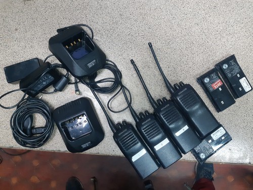 Kenwood TK360G-1 UHF - 4 Stück 2x Ladestation *AS-IS*