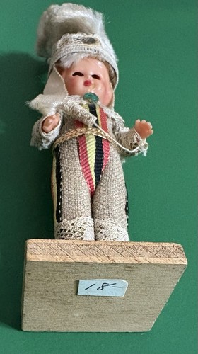 Bambola vintage Carnevale di Binche Gilles Belgio arte popolare souvenir occhi aperti/chiusi - Foto 3 di 5