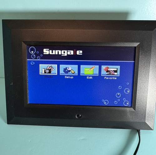 Sungale CA705 7-Inch Digital Photo Frame and Photo Slide Show with 16:9 Screen - Picture 7 of 9