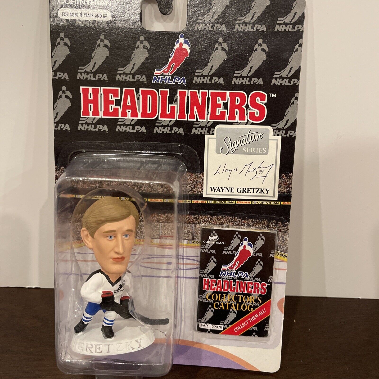 WAYNE GRETZKY SIGNATURE SERIES 1996 CORINTHIAN HEADLINERS NHLPA FIGURE NIP
