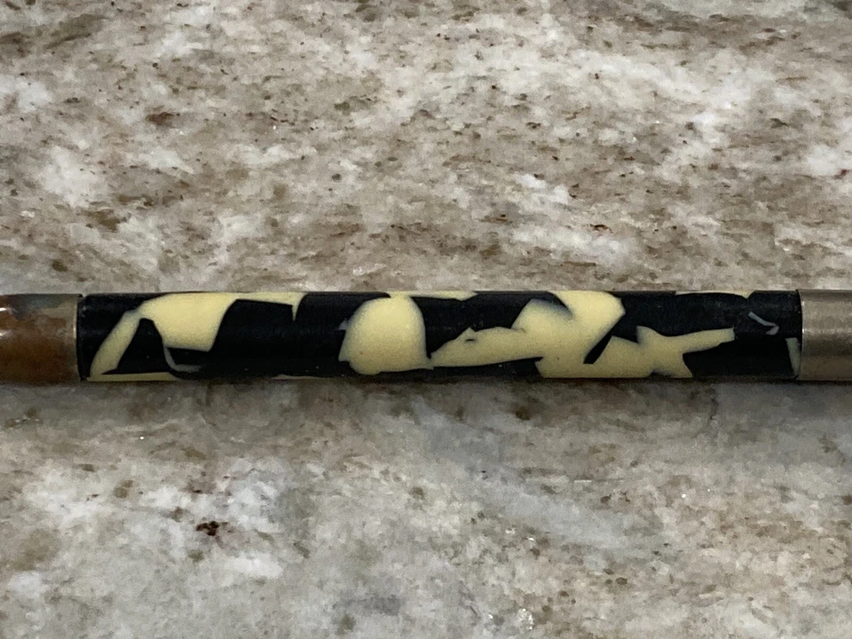 Lápiz mecánico vintage blanco y negro patrón camuflado 4811 Foto 4 de 4