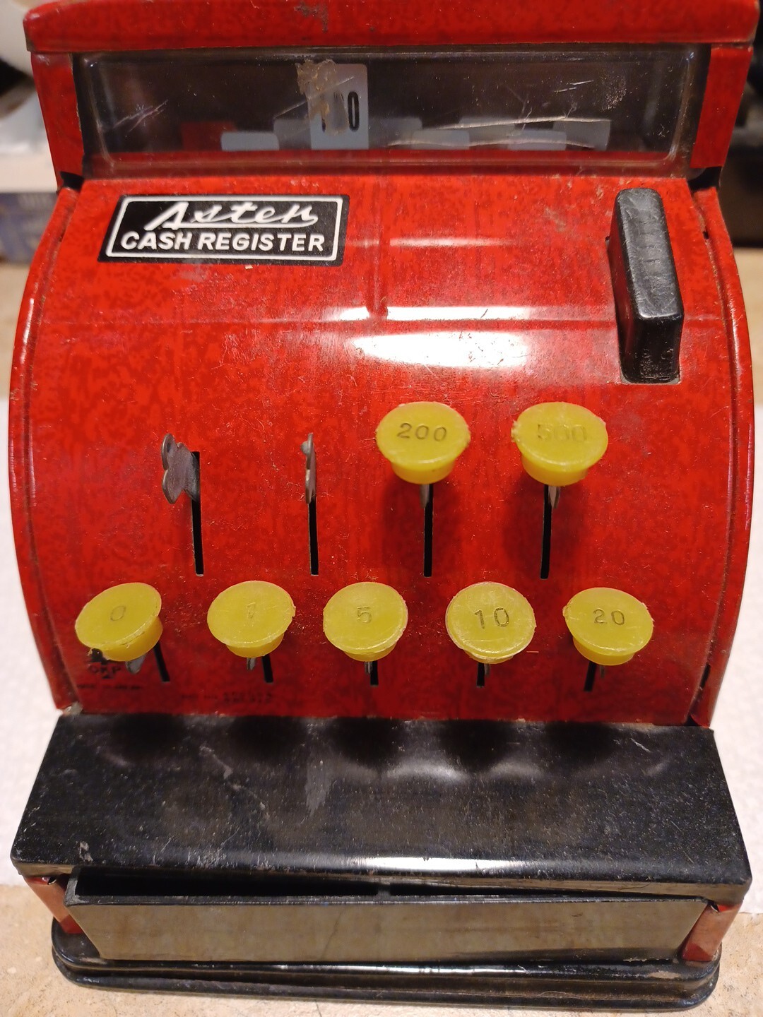 как выглядит Vintage 1950s Tin Litho Red Asten Cash Register Japan Tin Toy Works фото