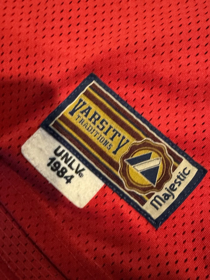 Camiseta vintage 1984 UNLV Randall Cunningham #12 - Majestic Varsity Traditions 2X Foto 3 de 4