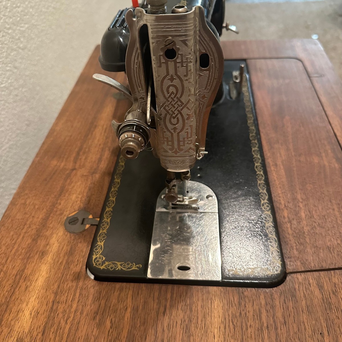 Vintage Singer Sewing Machine 15-90 (1947) w/ No.56 Cabinet