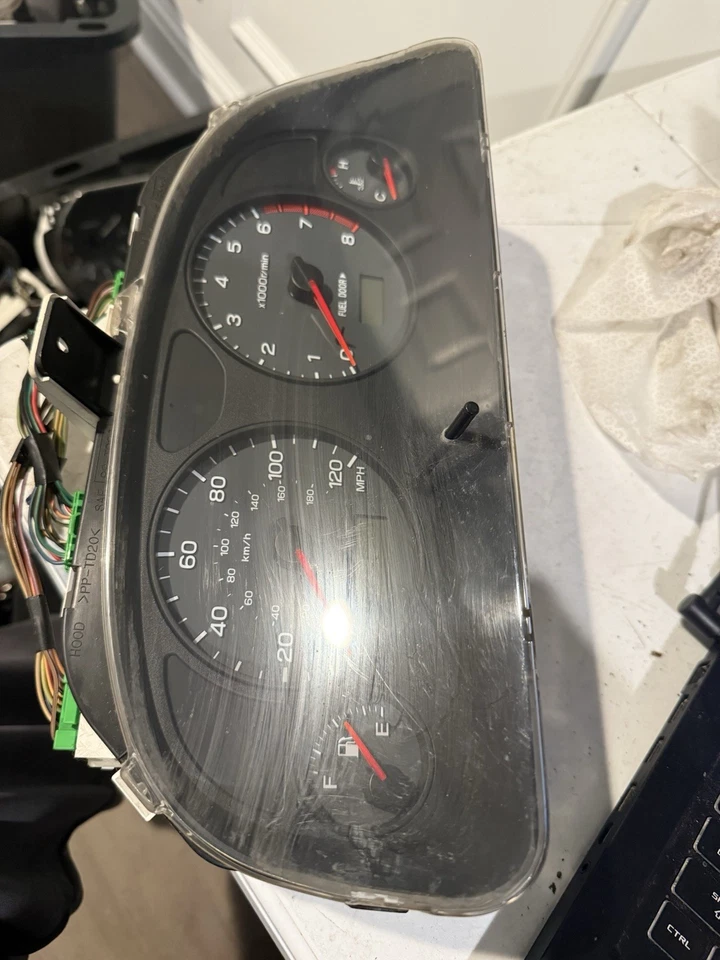 1998 年至 2001 年斯巴鲁 Forester 速度计仪表组仪表英里 224,251 — 第 3/4 张图片