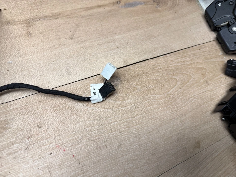 MERCEDES BENZ C250 C63 W204 OEM 12-14 ESPEJO RETROVISOR PUERTA LADO CONDUCTOR DELANTERO IZQUIERDO BLANCO Foto 2 de 4