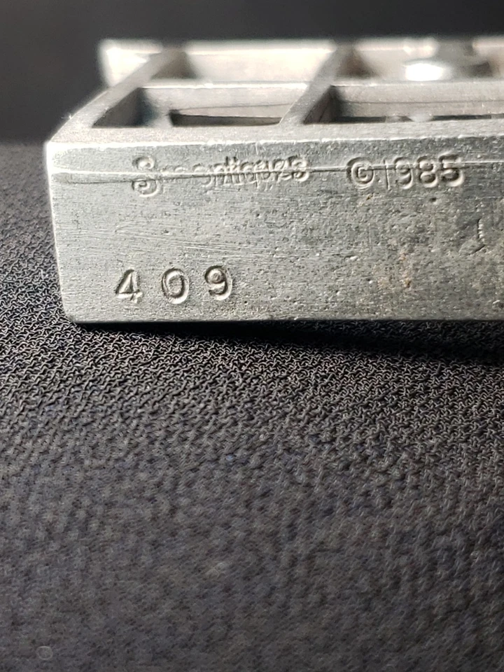 Estatuilla de escena de ventana de gato de peltre Spoontiques 1985 con luna de cristal modelo 409 rara Foto 3 de 4