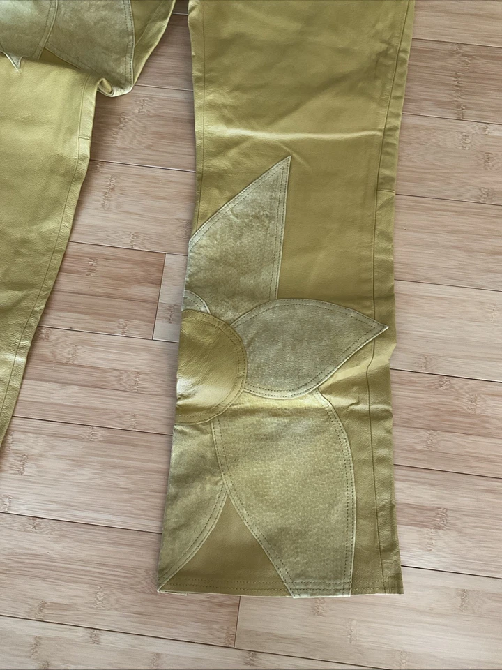 Calça de couro Metrostyle 10 amarelo mostarda dourada retrô anos 70 Flower Power vintage nova com etiquetas - Imagem 2 de 4