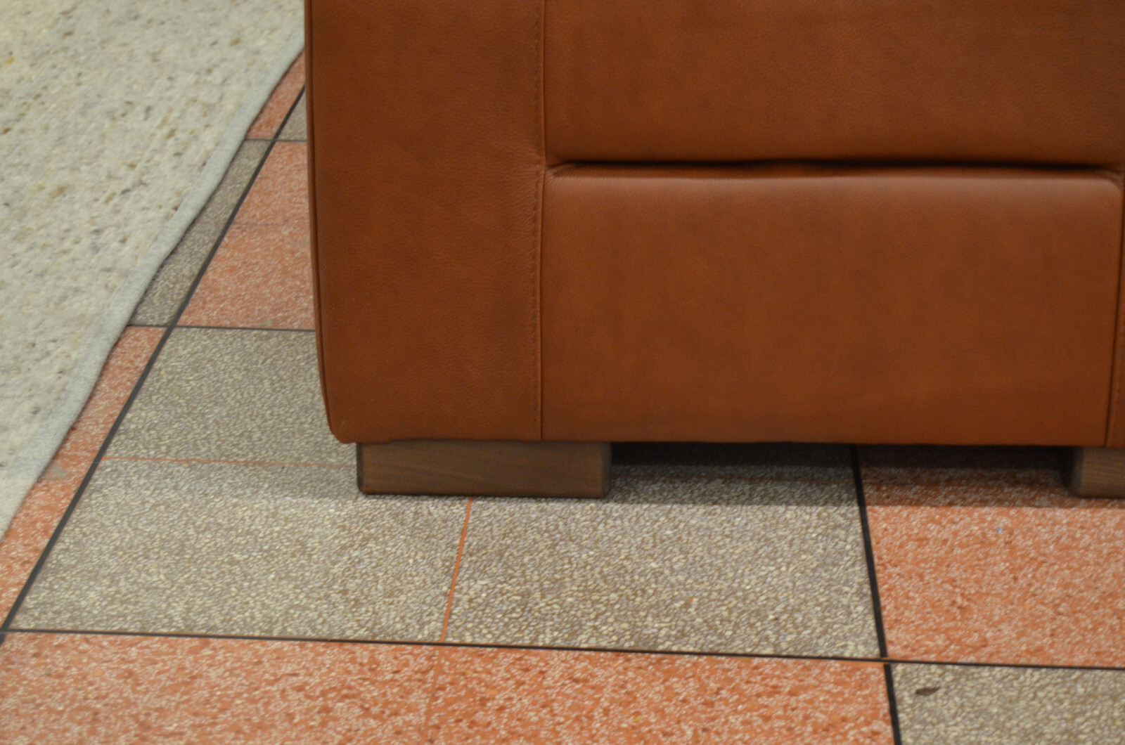 Thick Italian Leather Settees 2 + 3 Seater Sofas Made in Italy