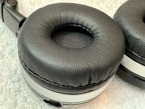 Mercedes Bluetooth Stereo rear entertainment Headphones AKG P104 W/Case TESTED - 第 6/12 張圖片
