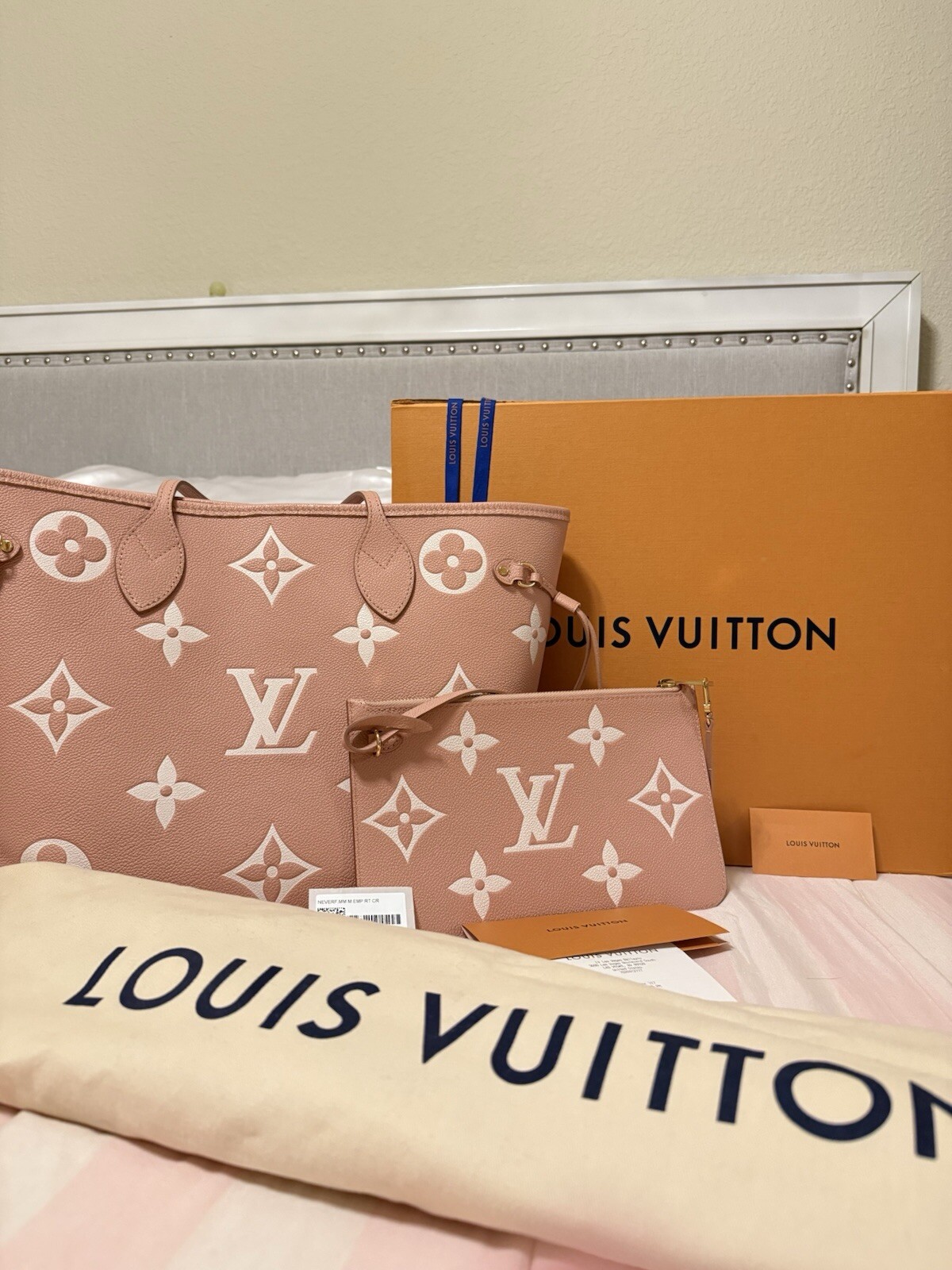 Louis Vuitton Neverfull MM in pink leather with gold hardware