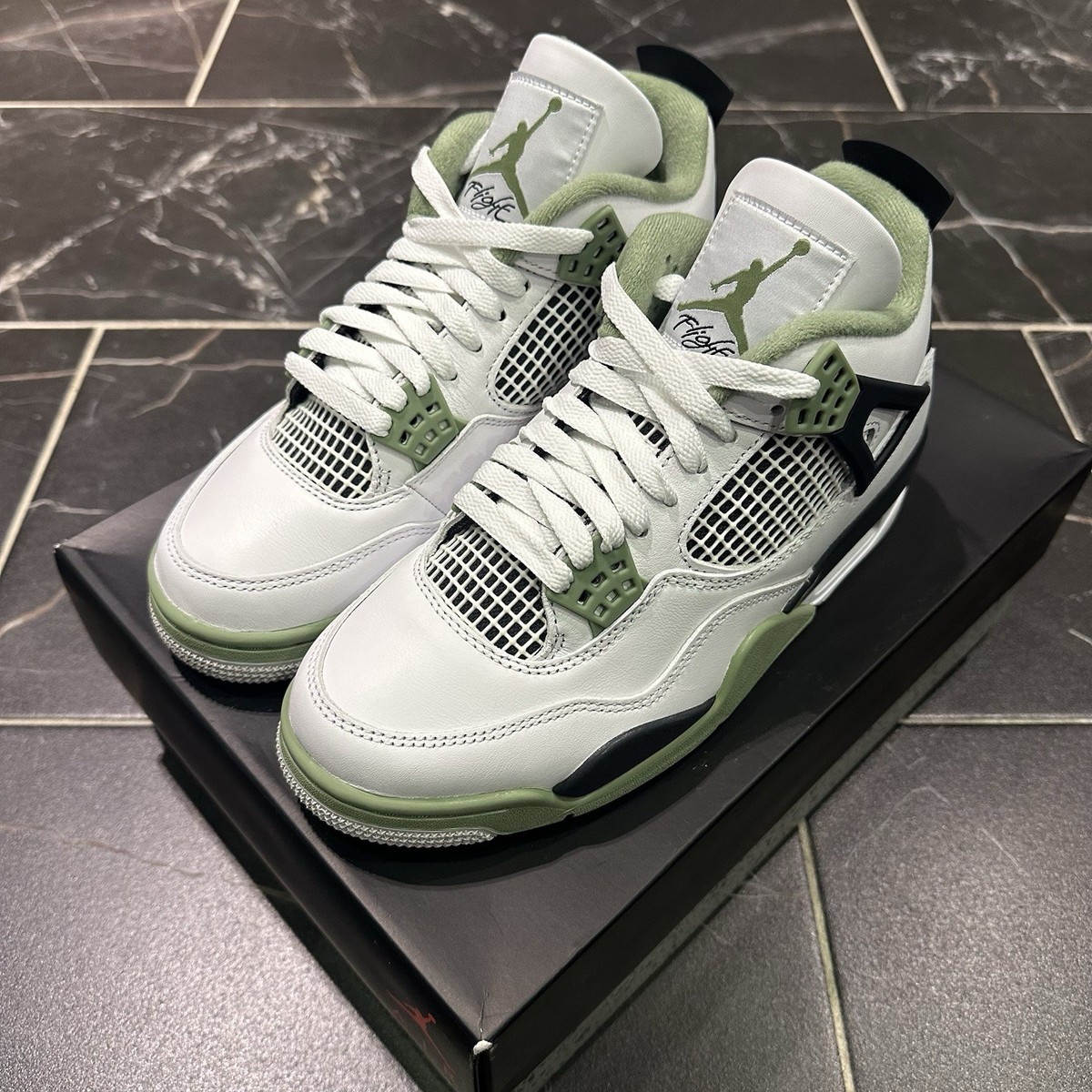 NIKE Women's Air Jordan 4 Retro White Seafoam Oil Green Size 8.5