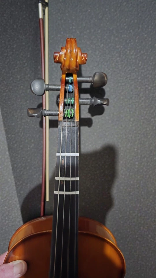 Cremona Violin Outfit 4/4,  case & bow. Practically brand new! - Image 2 of 4