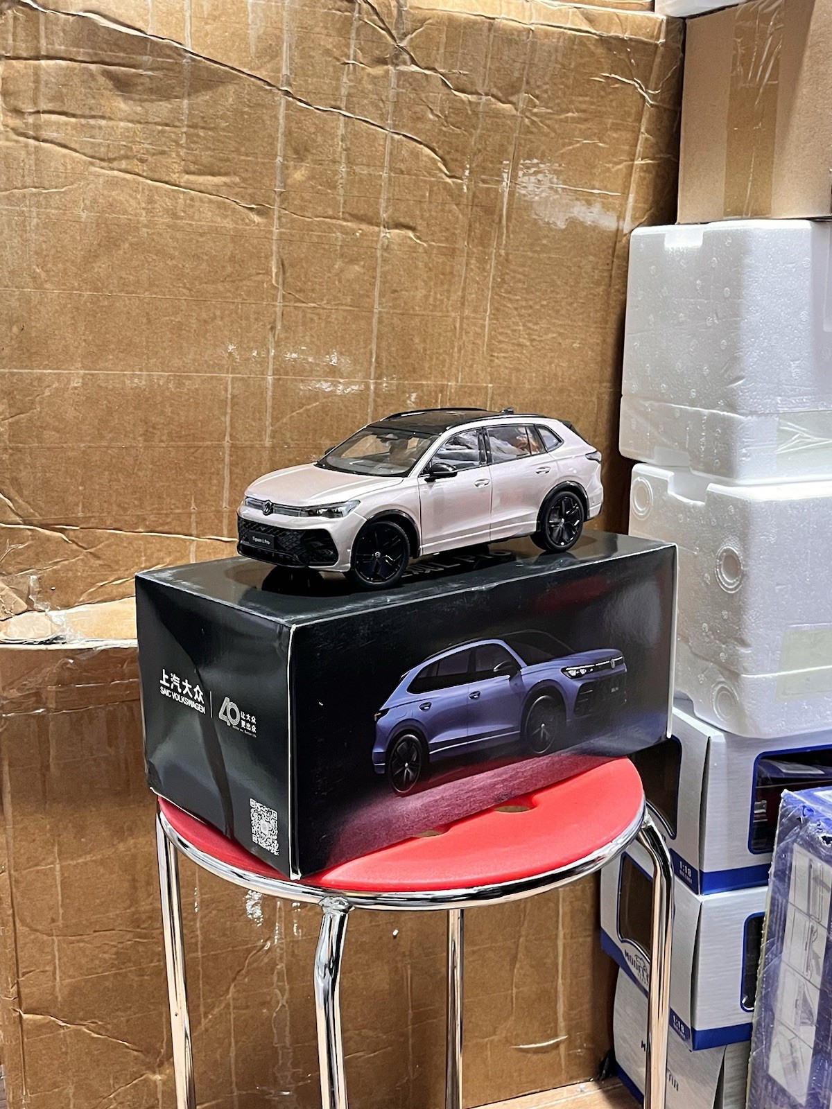 1:18 Scale 2025~2026 VW Volkswagen Tiguan SE R-Line Glow Pink Diecast Model Car