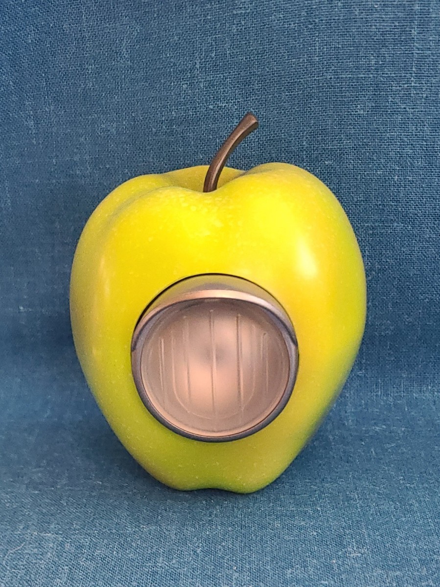 GILAPPLE Green ~ Undercover Jun Takahashi ~ Medicom Toy ~ LED