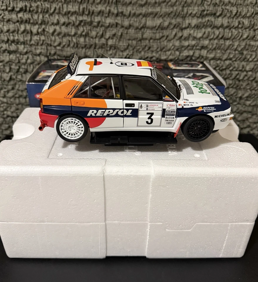 Lancia Delta HF EVO2 Repsol No.3 1993 Rally Acropolis 1:18 Kyosho Die-Cast Model - Immagine 3 di 4