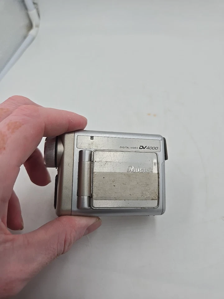 Mustek DV-4000 Handheld MPEG4 Camcorder For Parts And Repair  - Image 2 of 4