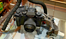 Fujifilm X-T4 26mp Mirrorles W/35 f2 lens excellent 530 shutter count