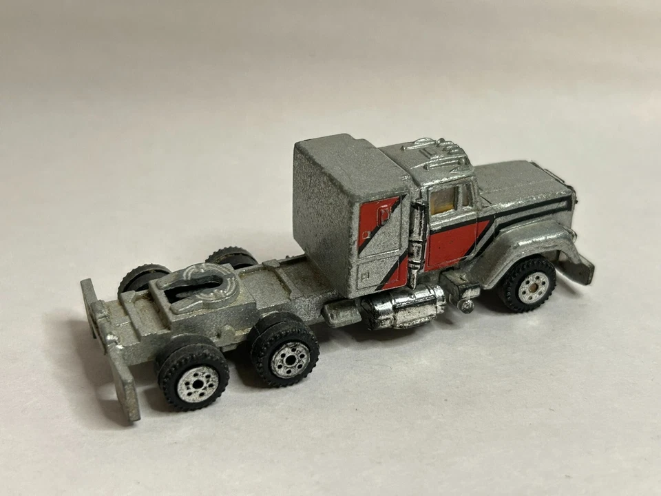 Semirremolque Road Champs Mack Super Liner 1982 de colección TFTP04 Foto 2 de 3