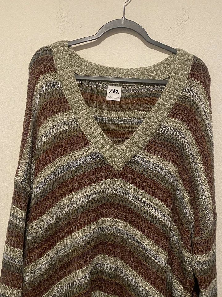 Suéter Zara Hombre Mezcla Lana Gran Tamaño Verde Borgoña Rayas Cuello en V Para Hombre Mediano Foto 3 de 4