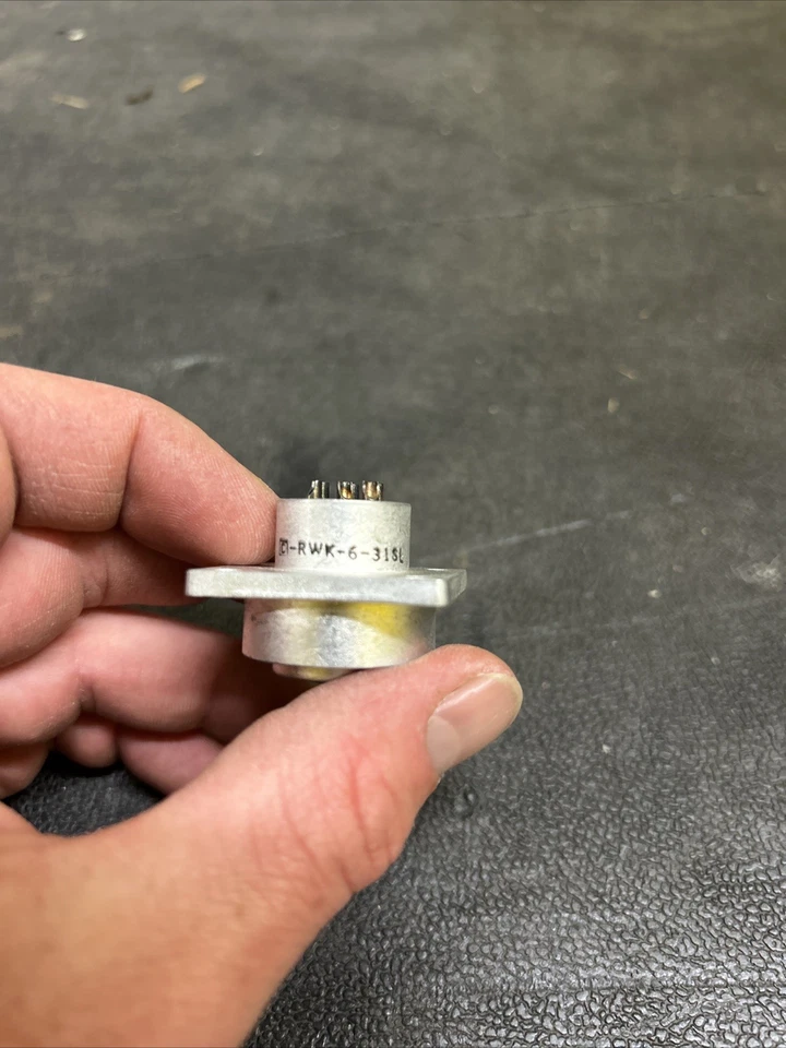 ITT Cannon RWK-6-31SL Circular Connector Receptacle - Image 4 of 4