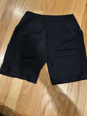 AUROLA Women's Seamless Scrunch Shorts, Black, Size Medium