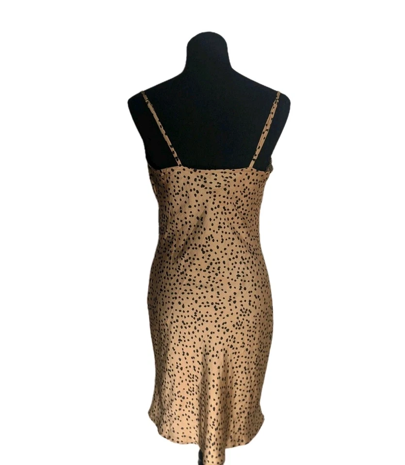 Sexy Mini Vestido Windsor Cuello Capucha Y2K Bronce Lunares Mediano Femenino Mobwife Foto 4 de 4