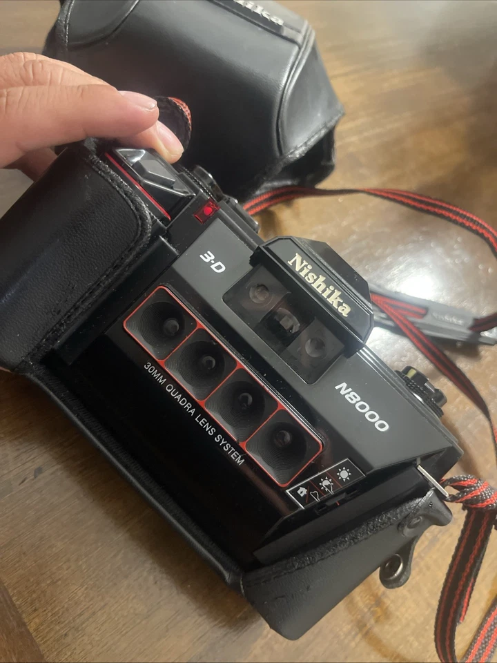 Cámara 3D Nishika N8000 3D 35 mm con sistema de lentes Quadra de 30 mm y estuche Foto 2 de 4