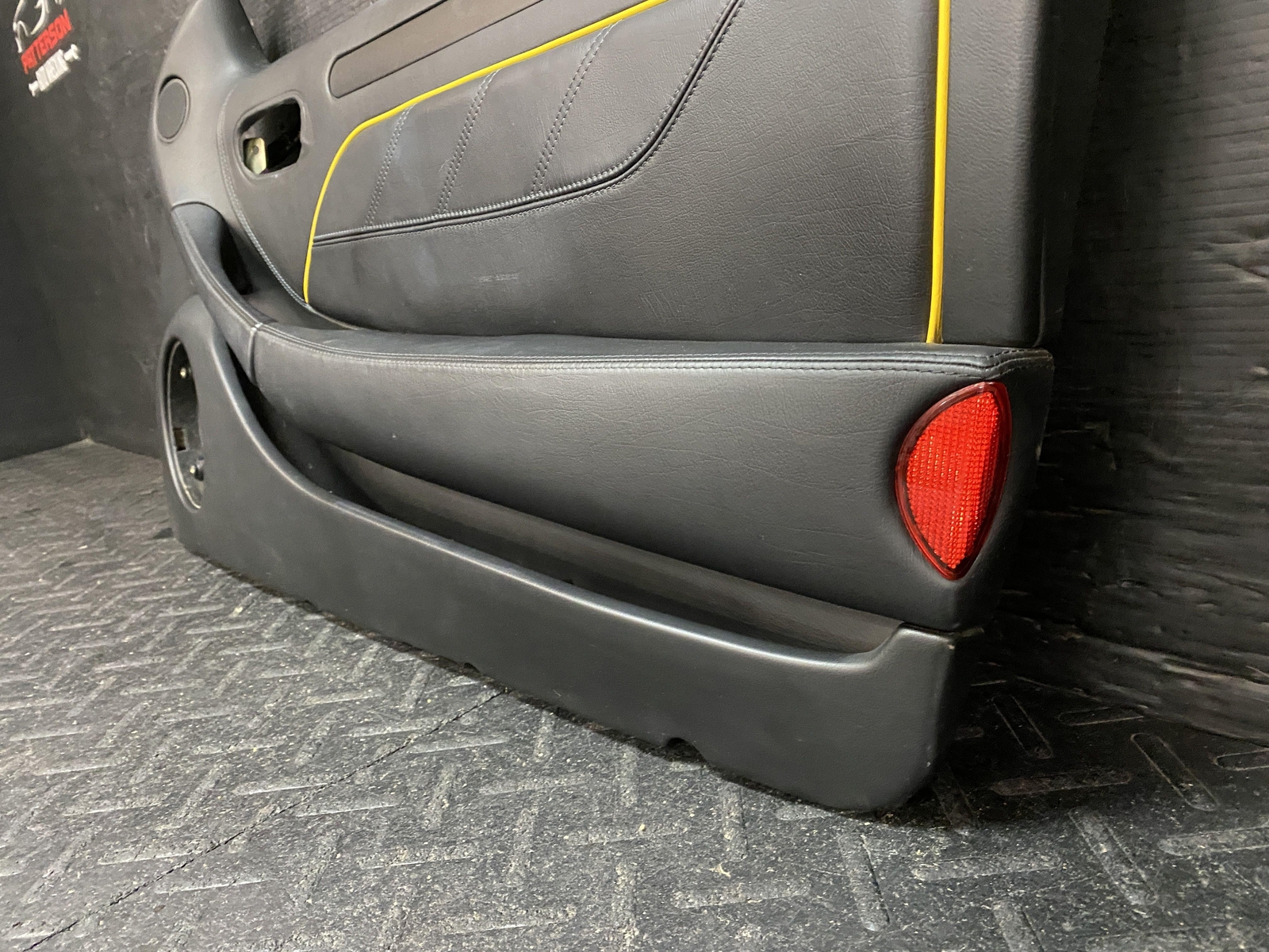 02-06 MASERATI SPYDER FRONT PASSENGER INTERIOR DOOR TRIM PANEL BLACK 66367100