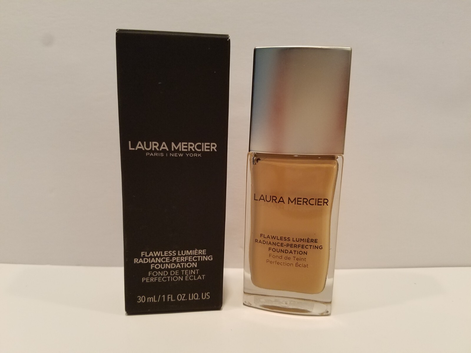 Laura Mercier Flawless Lumiere Radiance Perfecting Foundation 2W1.5