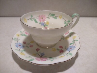 Beautiful Vintage Hand-painted Foley Bone China Teacup&Saucer